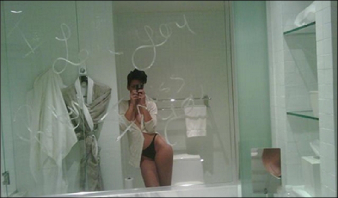 dirrtygossip: Rihanna bares all in her nudies